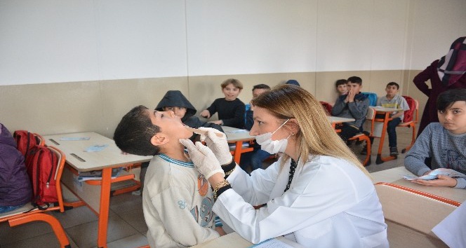 Suriyeli 600 öğrenciye diş taraması