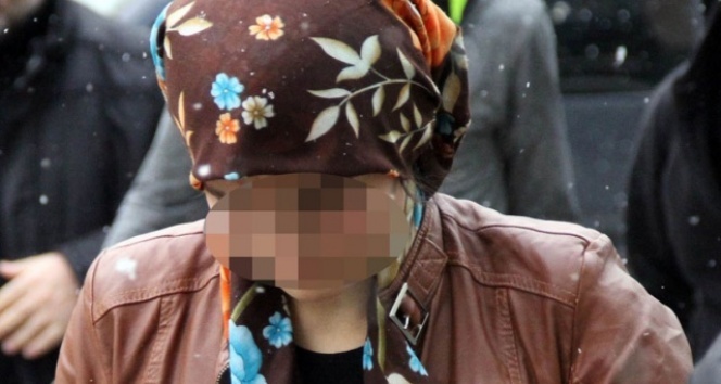 Önce ellerini gözlerini bağladı, sonra sopa ile dövdü!