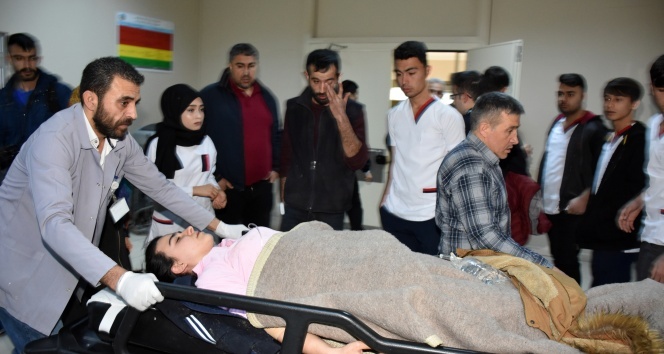 Aksaray’da öğrenci minibüsü devrildi: 18 yaralı