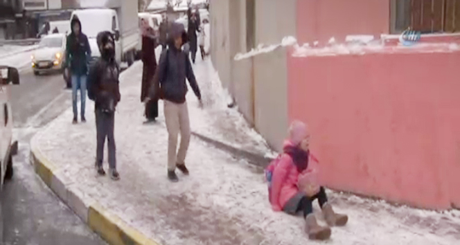 İstanbulluların karla imtihanı |Yollar buz pistine döndü