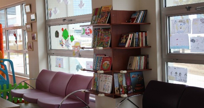 Ağız ve Diş Sağlığı Merkezinde çocuk kitaplığı