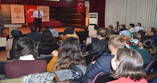 Halit Eruğrul Sason’da öğretmenlere konferans verdi