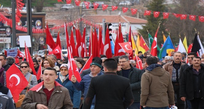 Kırşehir’de 15 bin kişi Mehmetçiğe destek için yürüdü