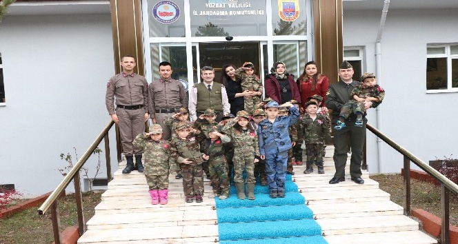 Minik kalplerden Afrin’deki askerlere hediye