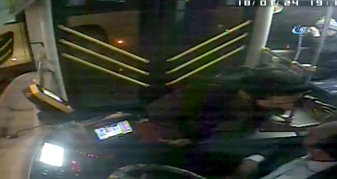 Otobüs şoförüne tornavidalı saldırı kamerada
