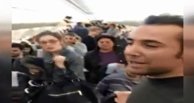 Uçakta sinir krizi geçiren yolcular, gözyaşlarına boğuldu