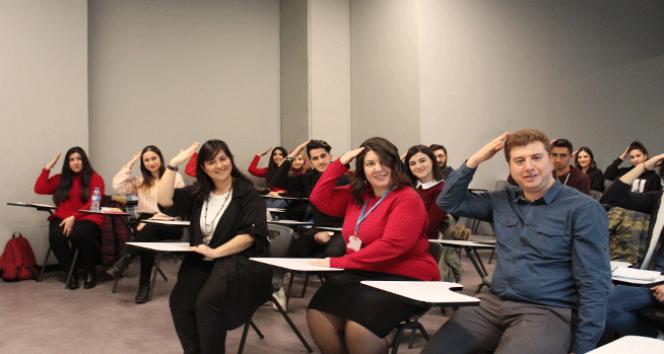Üniversite öğrencileri engelsiz yaşam için işaret dili öğreniyor