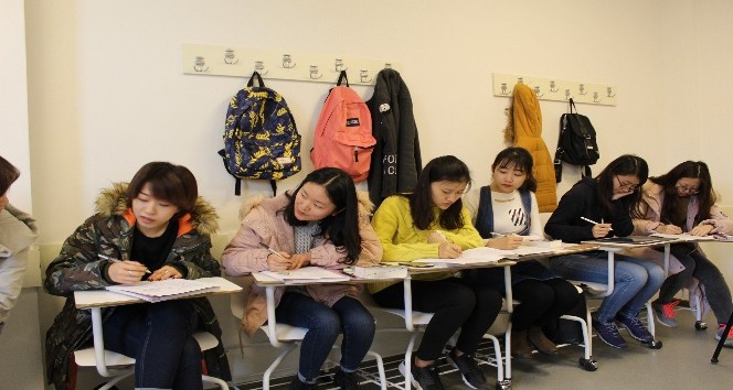Çinli öğrenciler Türkçe öğreniyor