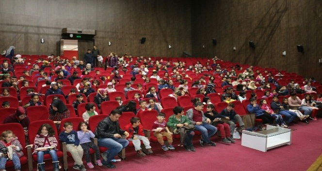Belediye çocukları sinema ile buluşturuyor
