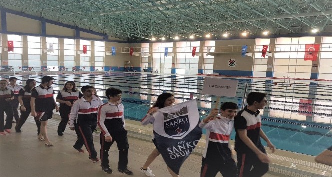 SANKO Okulları genç kızlar yüzme takımı Türkiye finallerinde