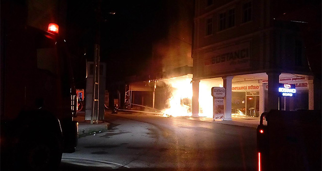 Samsun&#039;da mobilya imalathanesi alev alev yandı