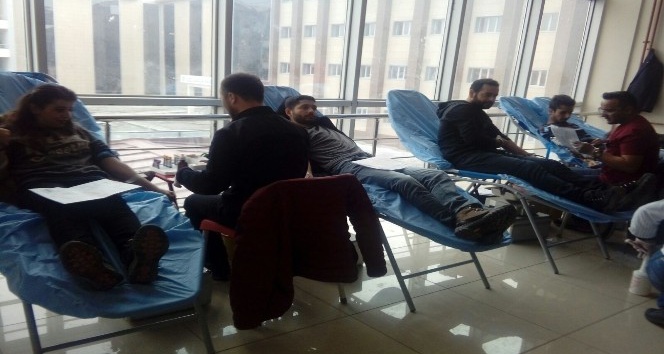 Kafkas Üniversitesi öğrencileri kan desteğinde bulundu