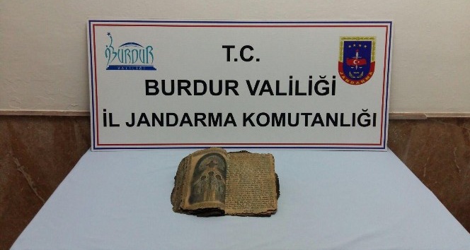 Bizans dönemine ait olduğu düşünülen dini kitap ele geçirildi