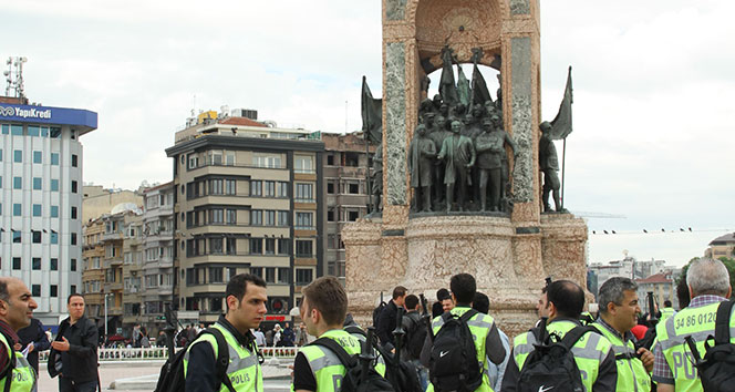 Polis Taksim Anıtı&#039;nı kapattı