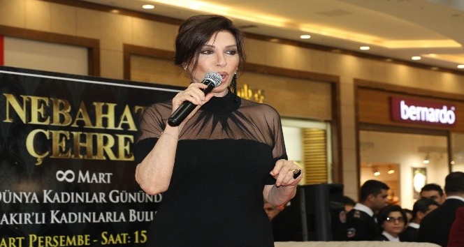 Nebahat Çehre Diyarbakırlılarla buluştu