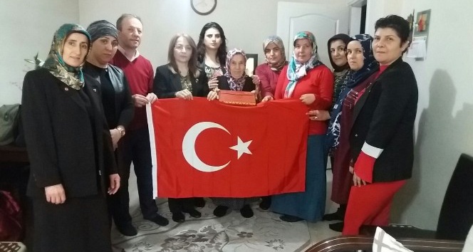 MHP kadın kolları şehit annelerini ziyaret etti