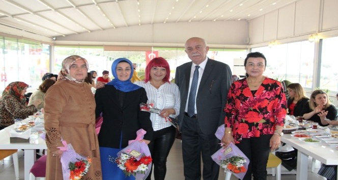 Başkan Seyfi Dingil, Kadınlar Günü’nü kutladı