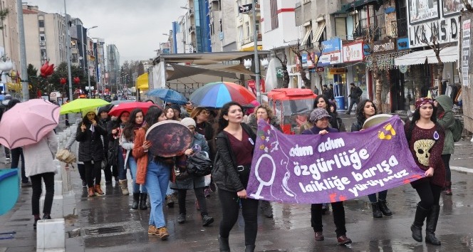Kadınlar Günü’nde anma yürüyüşü gerçekleştirdi