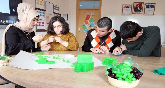 Zihinsel engelli öğrencilerin çalışmaları TÜBİTAK’ta sergilenecek