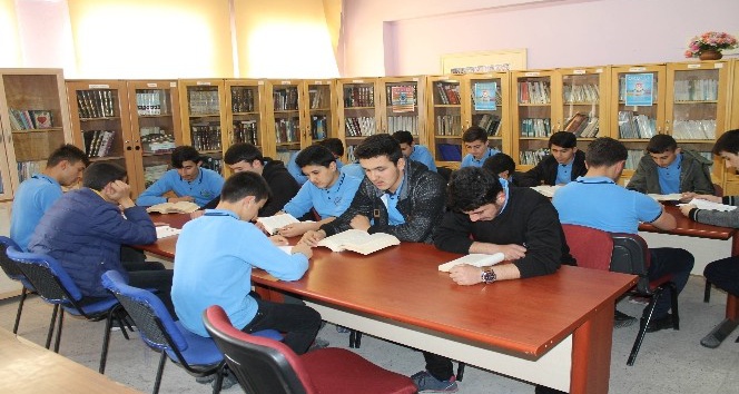 Akdağmadeni’nde öğrencilere kitap okuma alışkanlığı kazandırılıyor