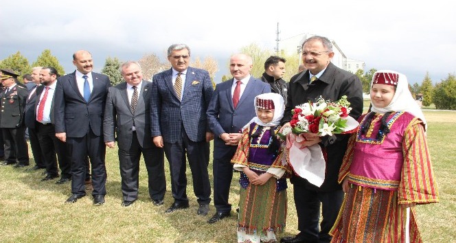 Çevre ve Şehircilik Bakanı Özhaseki Karaman’da