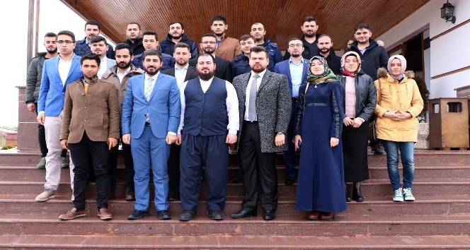 AK Parti Gençlik Kolları Yönetim Kurulu Üyelerini tanıttı