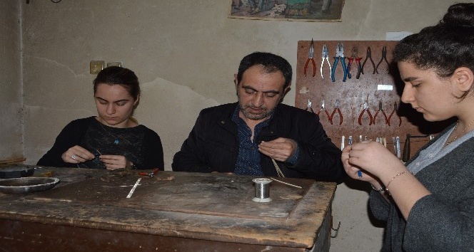 (Özel haber) Mardin’de telkari sanatı kadınların elinde şekilleniyor