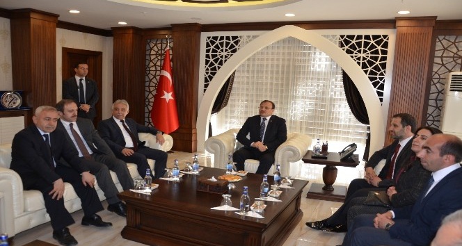 Başbakan Yardımcısı Çavuşoğlu, Hakkari’den ayrıldı