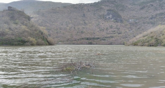 Artvin’de baraj gölünde tekne battı; 1 kayıp, 1 yaralı