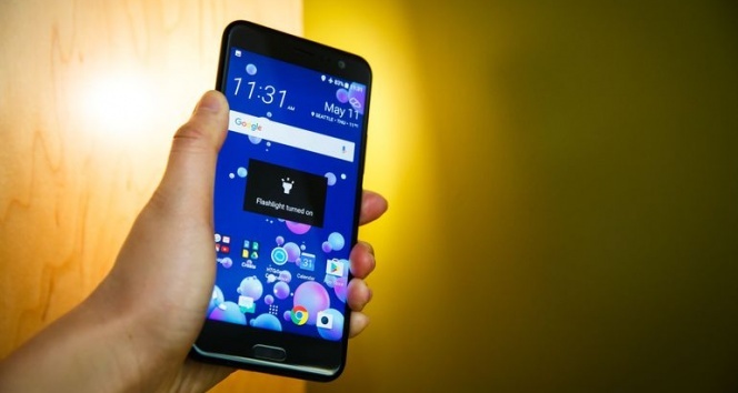 HTC&#039;nin en yeni son model telefonu nedir? | HTC&#039;nin en yeni telefonunun fiyatı nedir?
