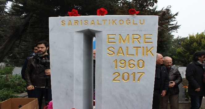 Halk müziği sanatçısı Emre Saltık mezarı başında anıldı