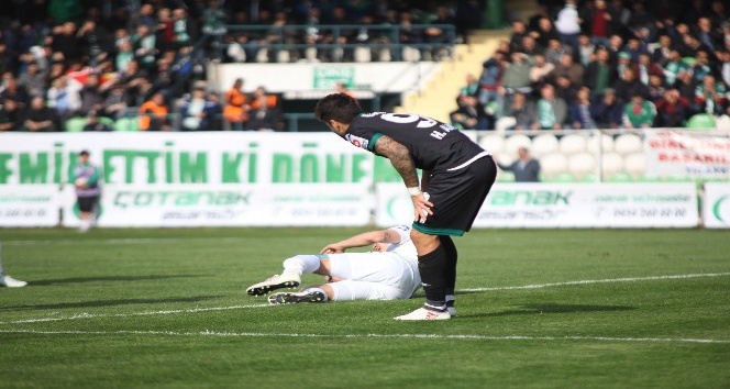 Adana Demirsporlu Sezer Özmen’in ayağı kırıldı