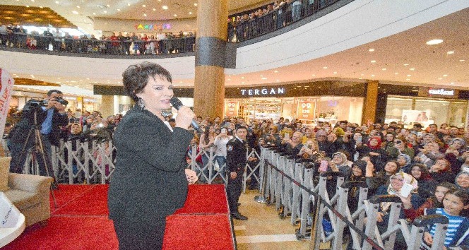 Türk sinemasının hanımefendisi Şanlıurfa ve Kahramanmaraş’ta gönülleri fethetti
