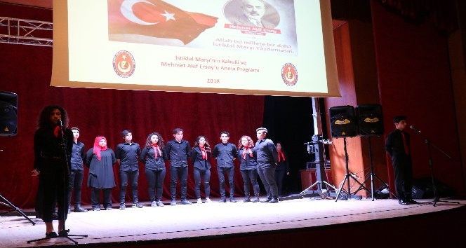 Mehmet Akif Ersoy Lisesi öğrencilerinden duygulandıran Akif anması