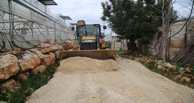 Erdemli Belediyesi, köyden mahalleye dönüşen bölgelerde çalışmalarını sürdürüyor