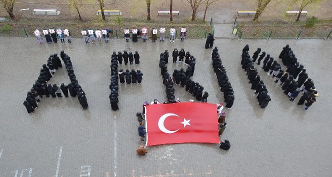 Öğrenciler bedenleriyle Afrin yazdı