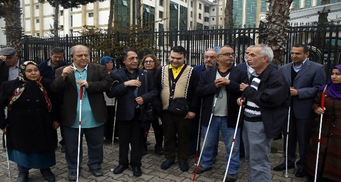 Görme engellilerden ’beyaz baston’ raporuna tepki