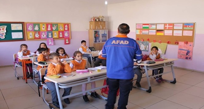 Tunceli’de öğrencilere afet bilinci eğitimi
