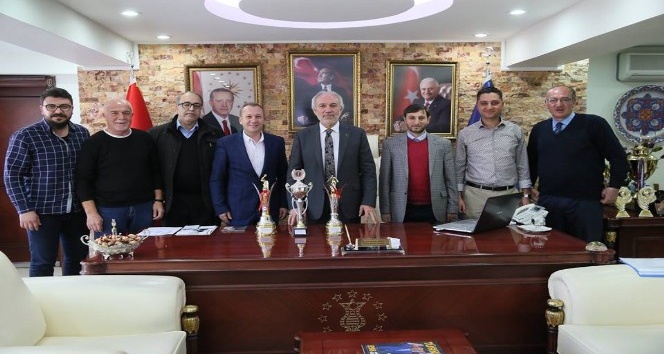 Kamil Saraçoğlu: Şampiyon olan takımlarımızı tebrik ediyor, başarılarının devamını diliyorum