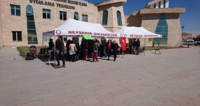 NEVÜ öğrencileri Zeytin Dalı Harekatı’na destek için kermes düzenledi