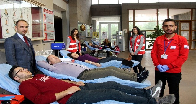 Spor Bilimleri Fakültesi öğrencileri kan bağışladı