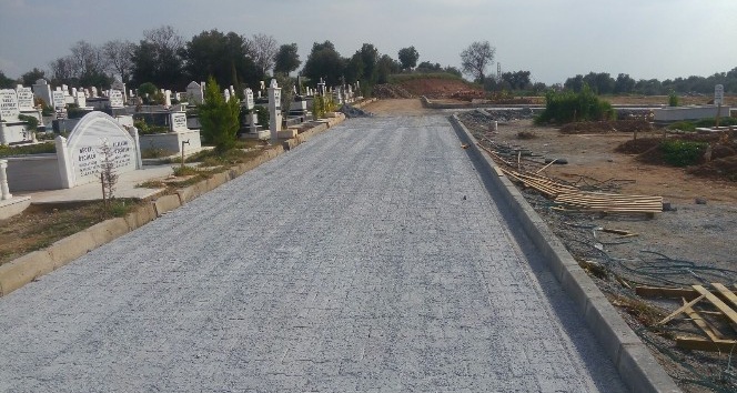 Kemer Mezarlığı yenilenen yolları ile modernleşiyor