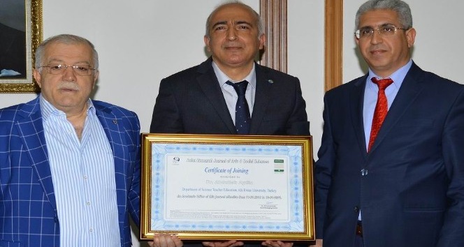 Matematik ve Fen Bilimleri Eğitimi Bölüm Başkanı Doç. Dr. Abdullah Aydın, Vali Şentürk’ü ziyaret etti