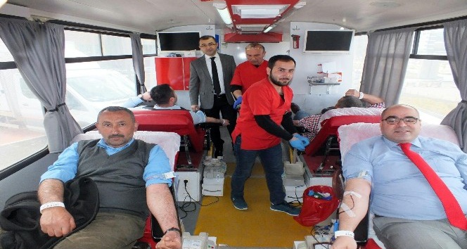 Yozgat Şehir Hastanesi çalışanları, Zeytin Dalı Harekatı’na destek için kan bağışında bulundu