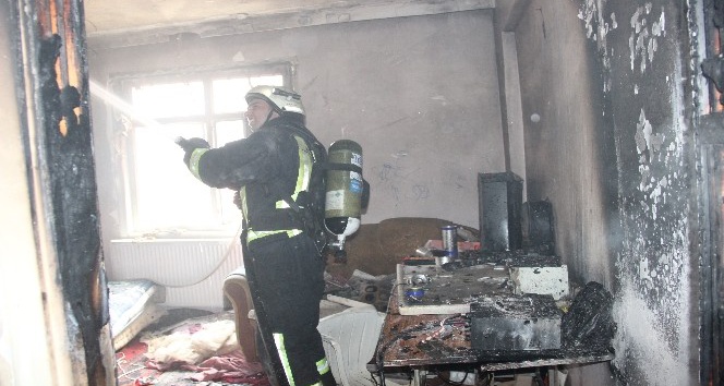 Filistinli ailenin kaldığı evdeki yangında 5 kişi dumandan etkilendi