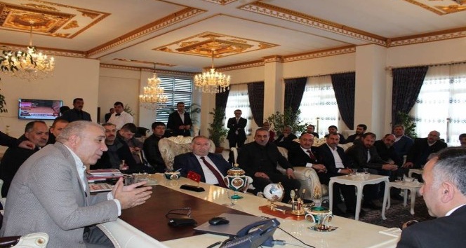 Çat Belediye Başkanı Arif Hikmet Kılıç, hemşehri derneklerinin yöneticilerini ağırladı