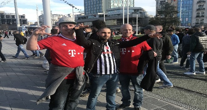 Yüzlerce Bayern Münih taraftarı Taksim’de toplandı