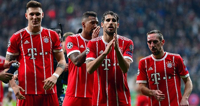 Bayernli futbolcular tribünleri alkışladı