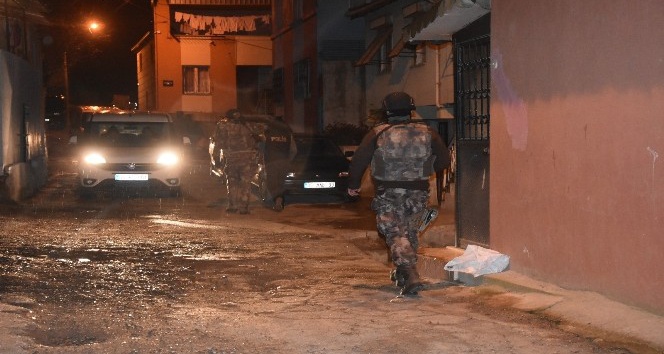 İzmir’de nevruz öncesi şafak operasyonu: 61 gözaltı