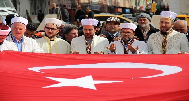 Din görevlileri duaları, hatimleri ve fetih sureleri ile Mehmetçiğin yanında